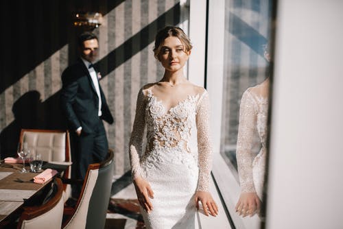 Svatební šaty musí nevěstě sedět – Jak je vybrat, abyste vypadala dokonale, když budete mít svůj velký den? 